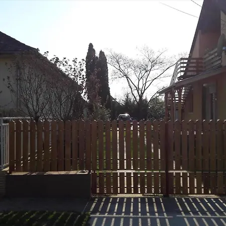 Сasa de vacaciones Three-bedroom In I