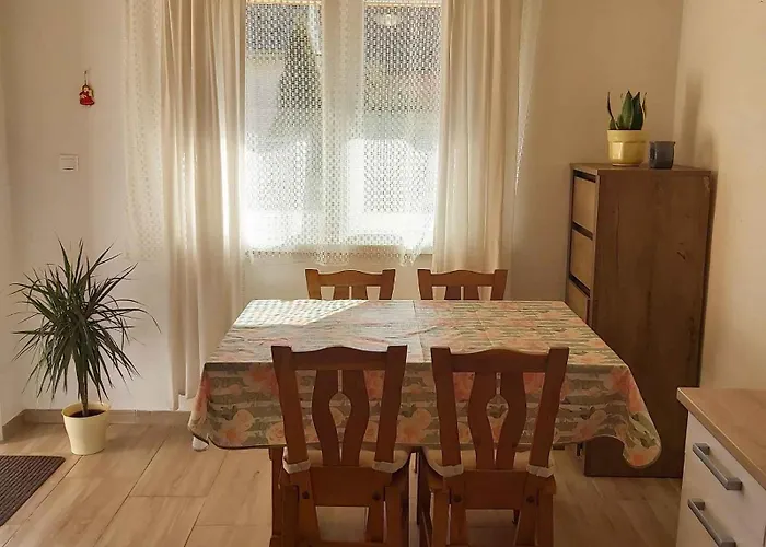 Three-bedroom In I Сasa de vacaciones Balatonlelle