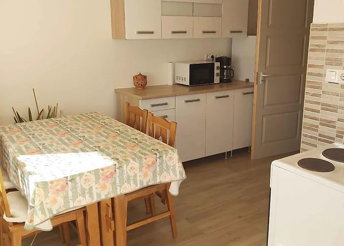 Three-bedroom In I Сasa de vacaciones Balatonlelle